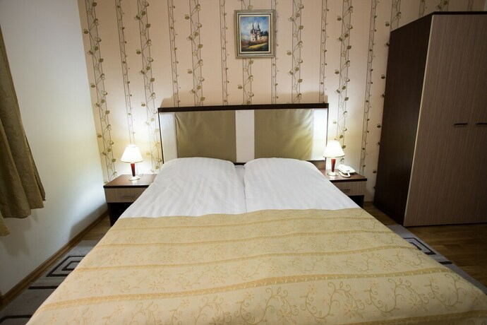 Imagen de la habitación del Hotel Rina Cerbul. Foto 22