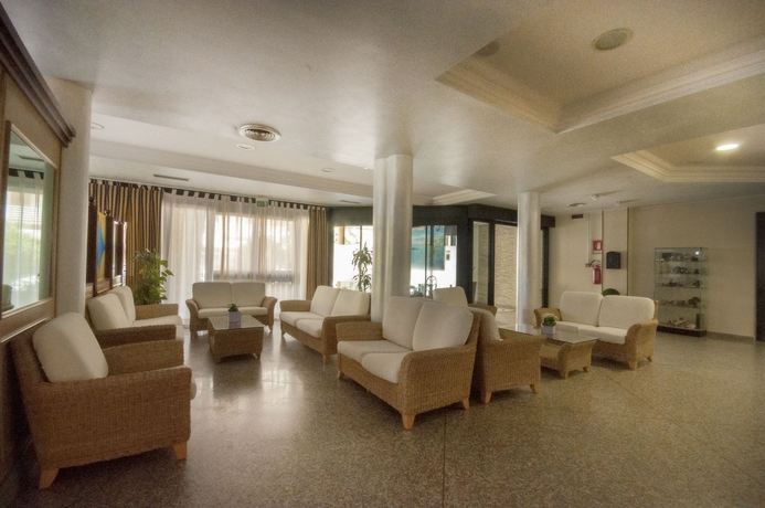 Imagen de los interiores del Hotel Rina. Foto 13