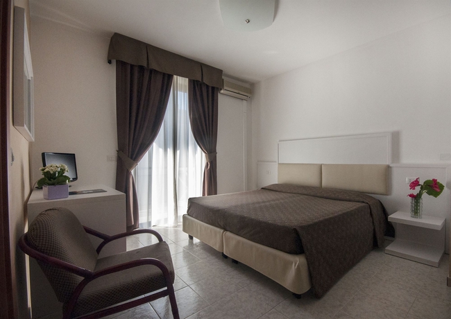 Imagen de la habitación del Hotel Rina. Foto 6