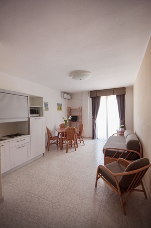 Imagen de la habitación del Hotel Rina. Foto 8