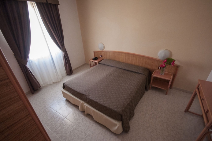 Imagen de la habitación del Hotel Rina. Foto 9