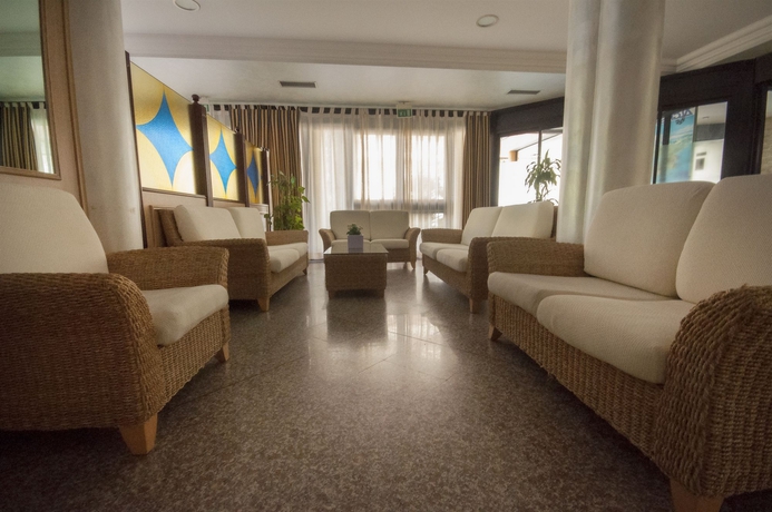 Imagen de los interiores del Hotel Rina. Foto 16