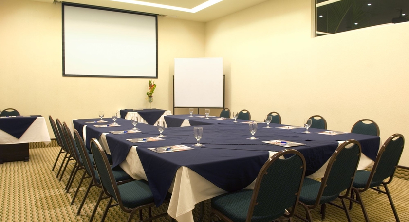 Imagen de los interiores del Hotel Rincón Del Valle and Suites. Foto 11