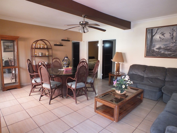 Imagen de los interiores del Hotel Rincón Real Suites. Foto 15