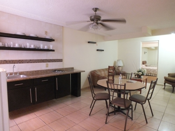 Imagen de la habitación del Hotel Rincón Real Suites. Foto 8