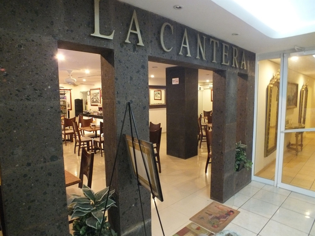 Imagen del bar/restaurante del Hotel Rincón Real Suites. Foto 6