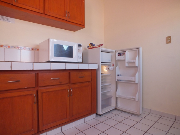 Imagen de la habitación del Hotel Rincón Real Suites. Foto 11