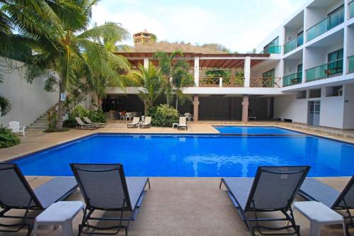 Imagen de la piscina del Hotel Rinc&oacute;n Resort. Foto 5