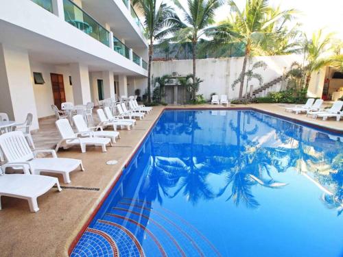 Imagen de la piscina del Hotel Rinc&oacute;n Resort. Foto 7