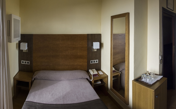 Imagen de la habitación del Hotel Rincon Sol. Foto 7