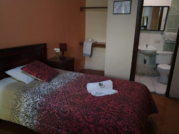 Imagen de la habitación del Hotel Rincon de la Alameda. Foto 17
