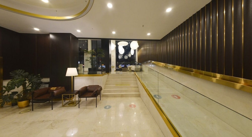 Imagen de los interiores del Hotel Ring Downtown. Foto 18