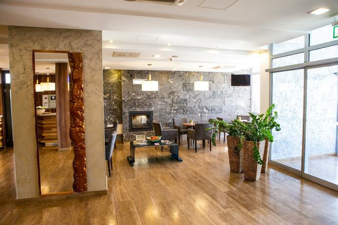 Imagen general del Hotel Ring, Dunajsk&aacute; Streda. Foto 40