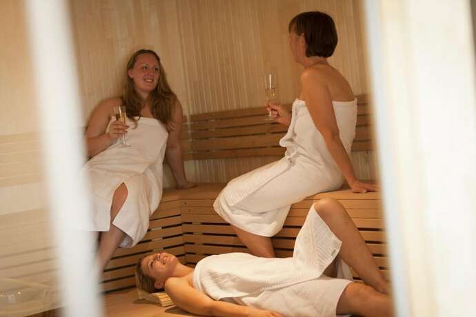 Imagen de la piscina del Hotel Ringsj&ouml;strand Hotell. Foto 32