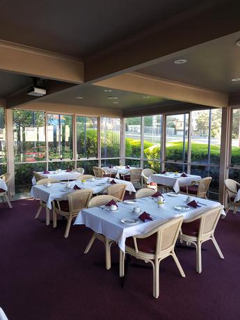 Imagen del bar/restaurante del Hotel Ringwood Lake Inn. Foto 4