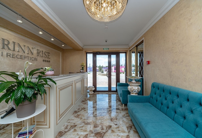 Imagen de los interiores del Hotel Rinn Rise. Foto 19