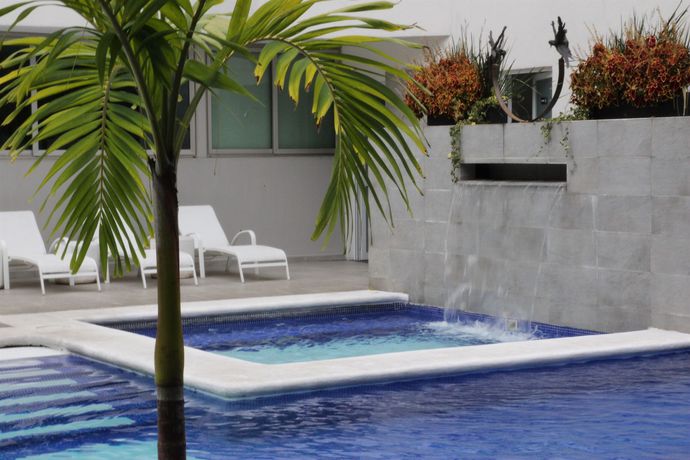 Imagen de los exteriores del Hotel Rio 1300. Foto 6