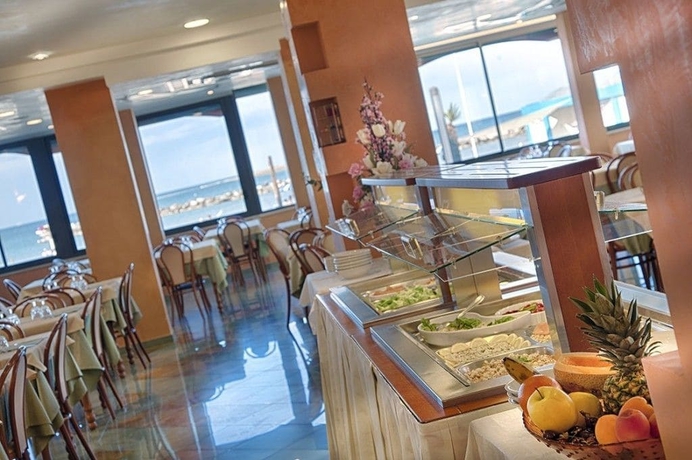 Imagen del bar/restaurante del Hotel Rio, Bellaria-Igea Marina. Foto 2