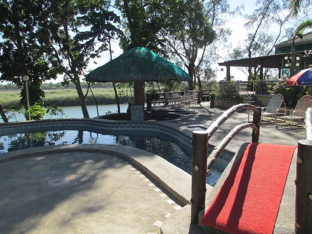 Imagen de la piscina del Hotel Rio Grande De Laoag Resort. Foto 17
