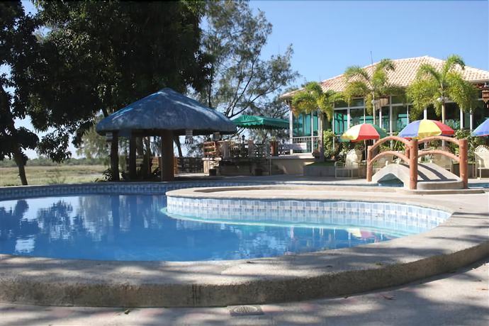 Imagen de la piscina del Hotel Rio Grande De Laoag Resort. Foto 20