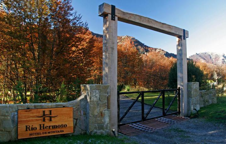 Imagen de los exteriores del Hotel Rio Hermoso. Foto 7