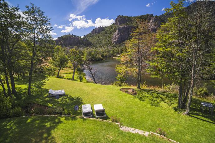 Imagen de los exteriores del Hotel Rio Hermoso. Foto 9