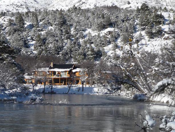 Imagen de los exteriores del Hotel Rio Hermoso. Foto 11