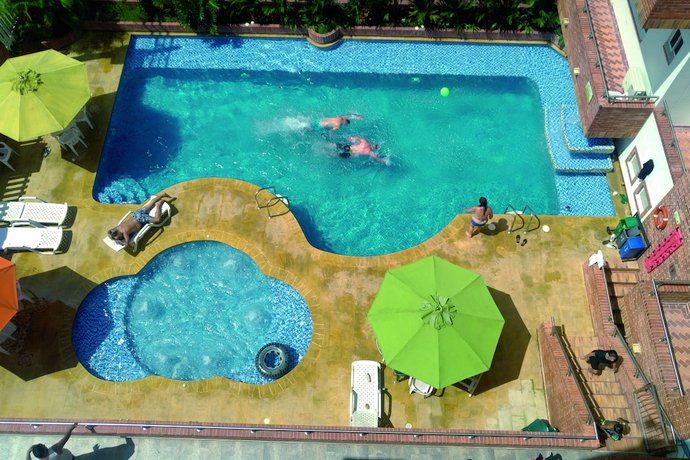 Imagen de la piscina del Hotel Rio Humadea. Foto 19