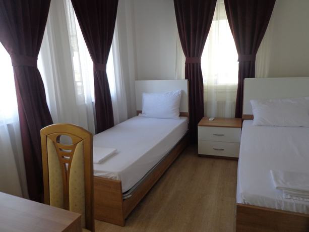 Imagen de la habitación del Hotel Rio, Pristina. Foto 2