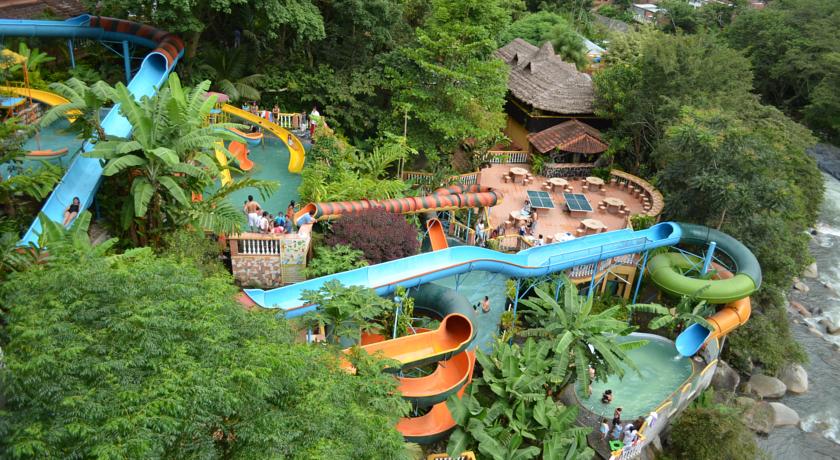 Imagen de los exteriores del Hotel Rio Selva Resort. Foto 3