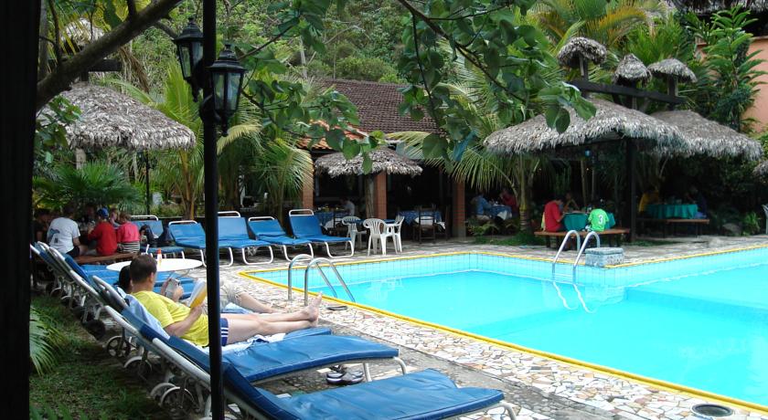 Imagen de la piscina del Hotel Rio Selva Resort. Foto 12