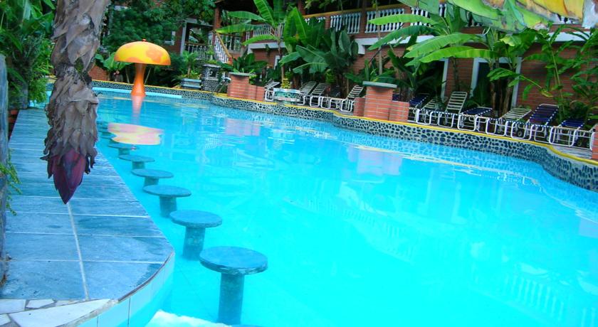 Imagen de la piscina del Hotel Rio Selva Resort. Foto 13