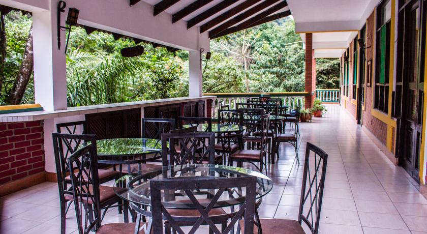 Imagen de los exteriores del Hotel Rio Selva Resort. Foto 4