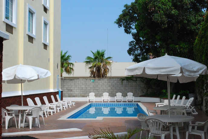Imagen de la piscina del Hotel Rio Vista Inn. Foto 15