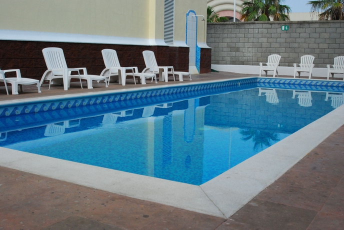 Imagen de la piscina del Hotel Rio Vista Inn. Foto 16
