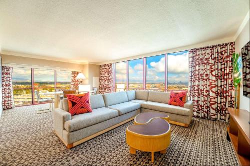 Imagen de la habitación del Hotel Rio & Casino, a Destination by Hyatt Hotel. Foto 20