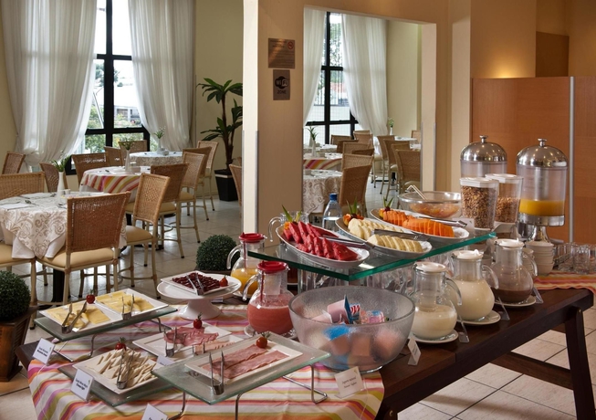 Imagen del bar/restaurante del Hotel Rio by Bourbon Curitiba Batel. Foto 2