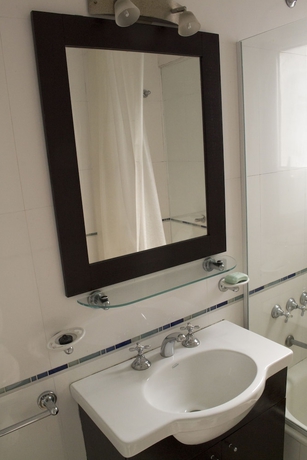 Imagen de la habitación del Hotel Riobamba 489 By Castillo Argentina. Foto 17