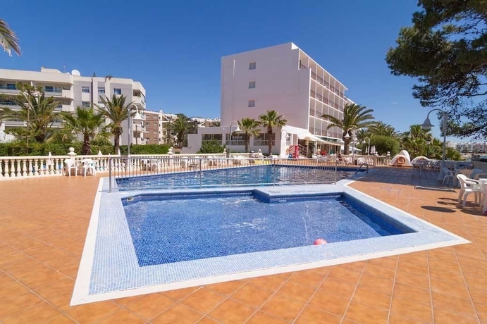 Imagen de la piscina del Hotel Riomar, Ibiza, A Tribute Portfolio. Foto 18