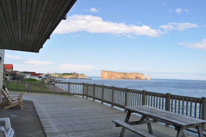 Imagen de los exteriores del Hotel Riotel Perc&eacute;. Foto 11