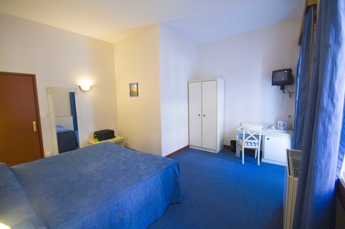 Imagen de la habitación del Hotel Riquet. Foto 17