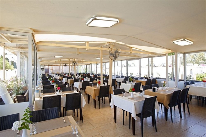 Imagen del bar/restaurante del Hotel Risa. Foto 2