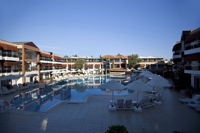 Imagen de la piscina del Hotel Risa. Foto 14
