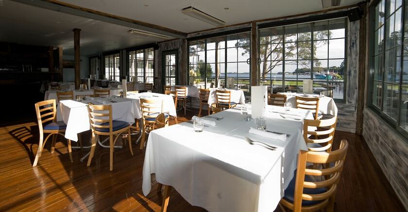 Imagen del bar/restaurante del Hotel Risby Cove. Foto 11