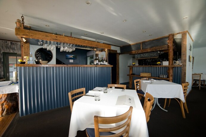 Imagen del bar/restaurante del Hotel Risby Cove. Foto 12
