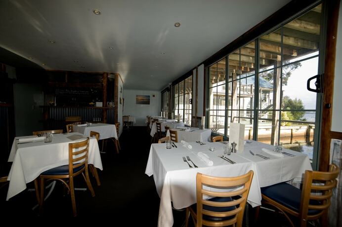 Imagen del bar/restaurante del Hotel Risby Cove. Foto 13