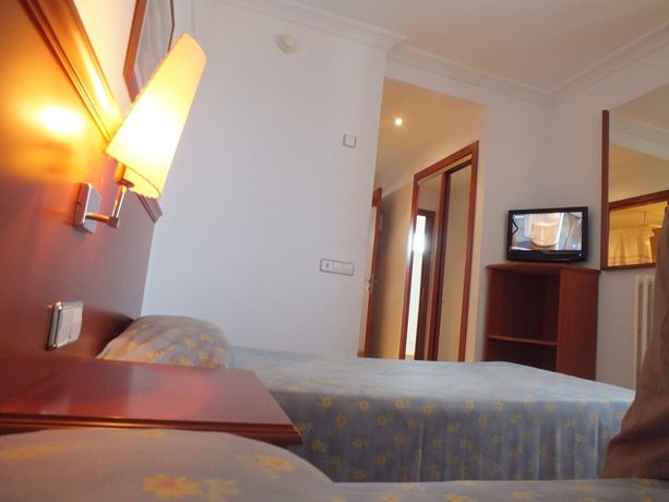 Imagen de la habitación del Hotel Risech. Foto 13