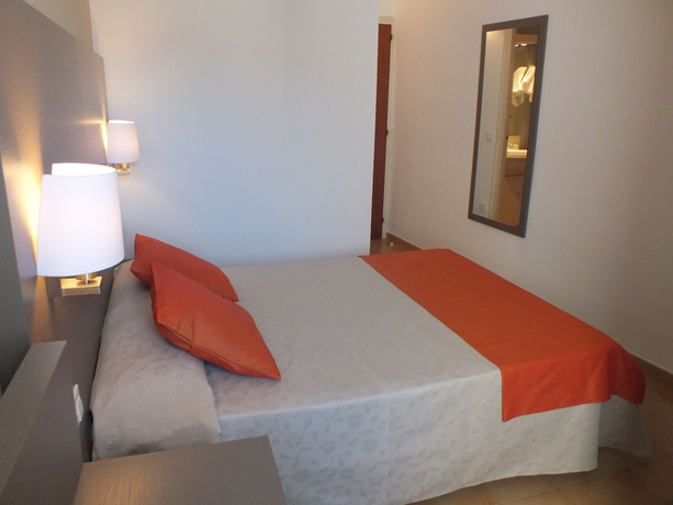 Imagen de la habitación del Hotel Risech. Foto 16