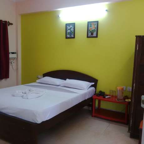 Imagen de la habitación del Hotel Rishi Prasad. Foto 4