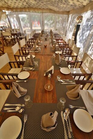 Imagen del bar/restaurante del Hotel Rishikul Kumbh Cottages. Foto 16